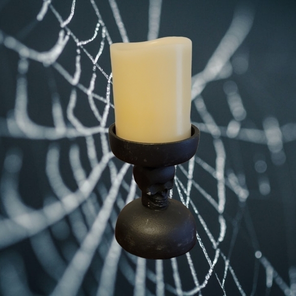 NWT STUDIO 3B - Skull Halloween Small Pillar Candle Holder Pedestal in Black New - Picture 2 of 5